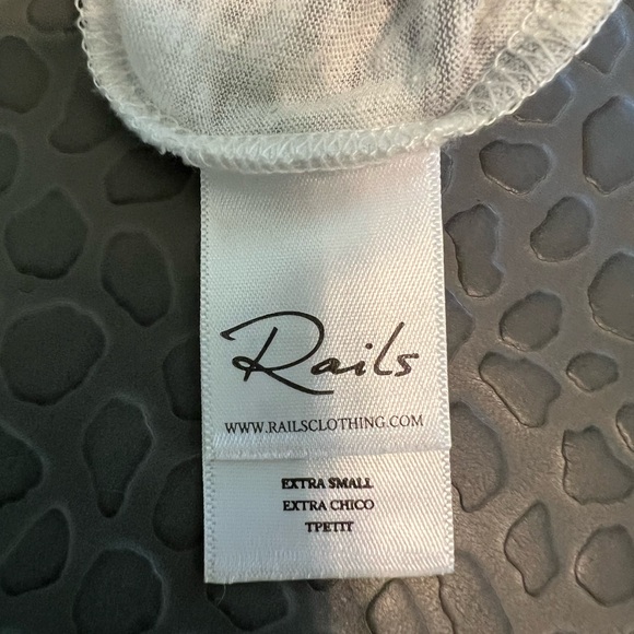 Rails linen blend v-neck - Picture 4 of 6